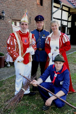 Prinzenpaar 2011/2012 Matthias(Hoven) & Elfi (Sauer) sowie Prinzenfhrer Michael (Rahmen) und Schanzeremmel Marc (Wirtz)